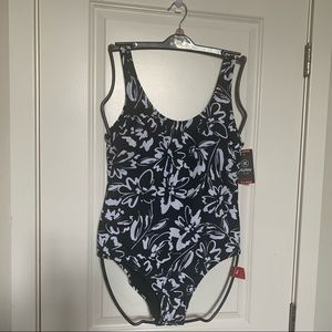 Hurley women’s XL Swim Suit. UPF 50+ floral print